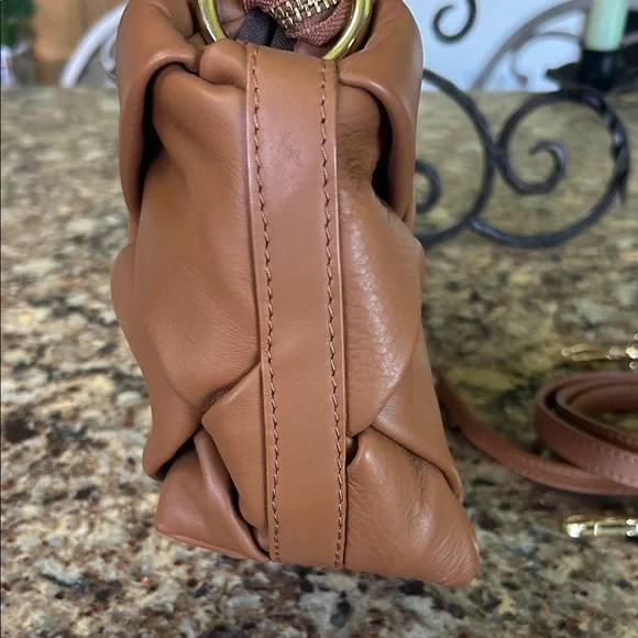 Luxurious Brown Leather Satchel - Picture 6 of 11